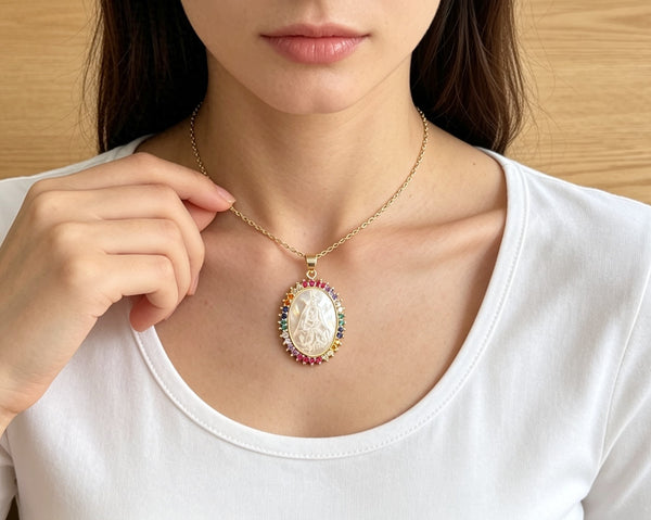 Elegante Collar Virgen de la Altagracia
